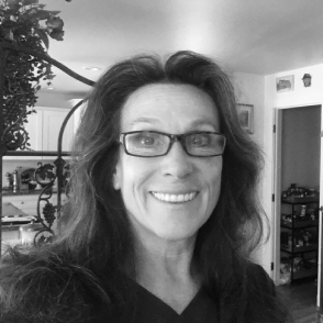 Baidha-Fercoq-BW_Dominique_in_TV_room_2020